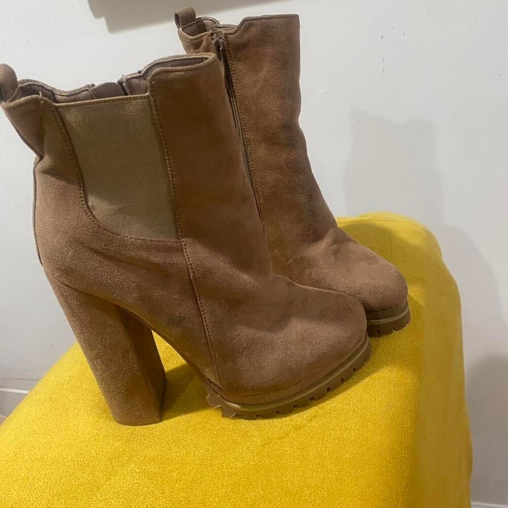 Fashion-nova Women's Tan and Brown Boots